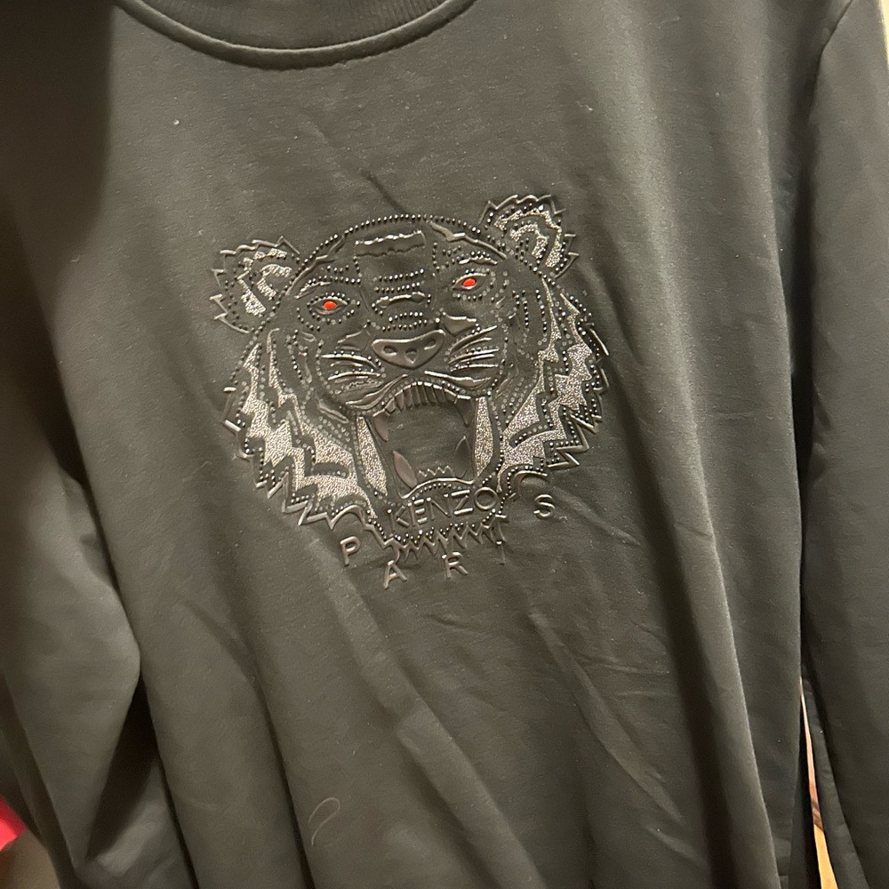 Kenso size medium men’s shirt.